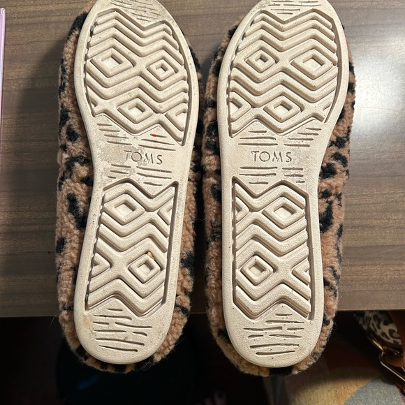 3 pair of shoes. 2 pair of Crocs sandals and one pair of Toms size 10 - Picture 6 of 6